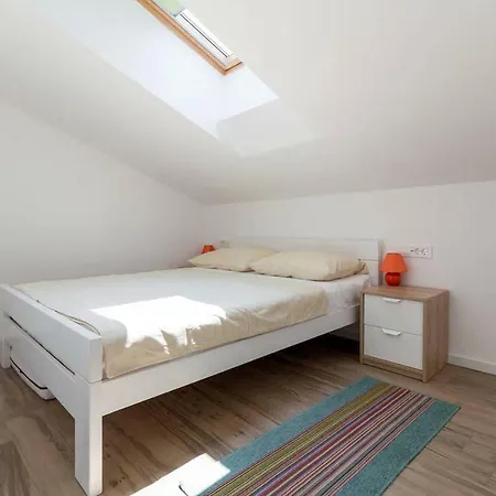 Apartament House *